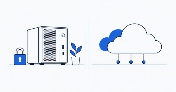 Illustration: Ein lokaler Computer mit Vorhängeschloss steht einer Cloud gegenüber.
